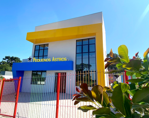 Escola infantil pequenos astros